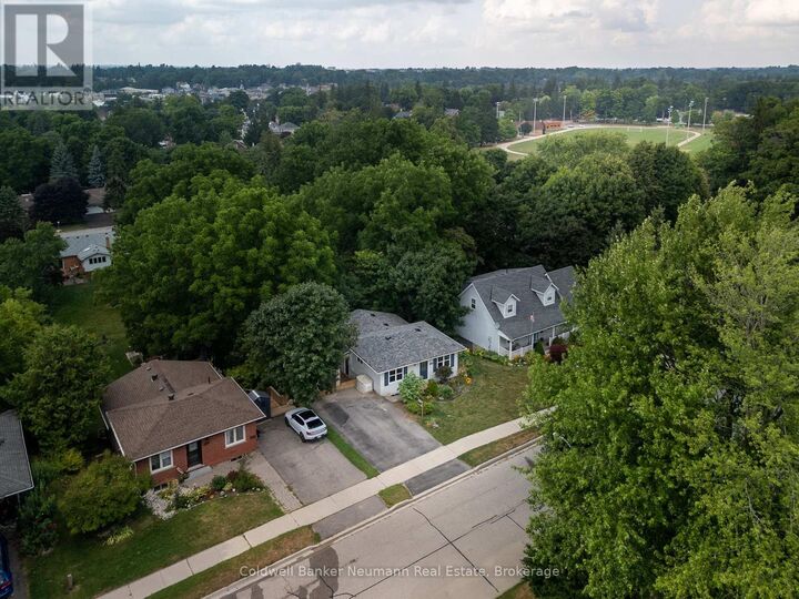 Property Photo: 209 Wellington Street ON N1M 3E1