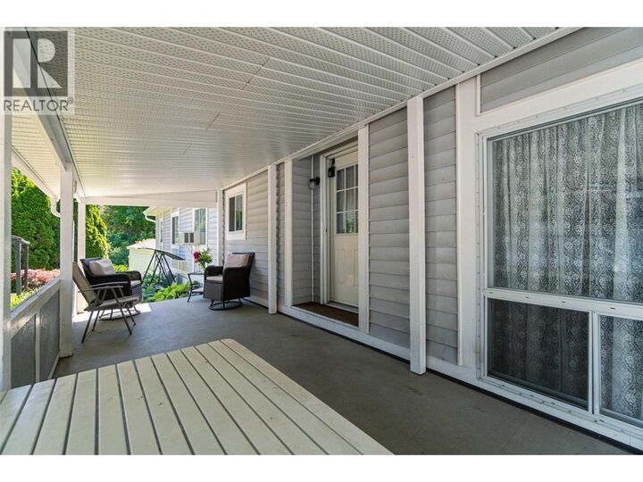 Photo de la propriété:  5161 63 Avenue Northeast 11  BC V0E 1K0 