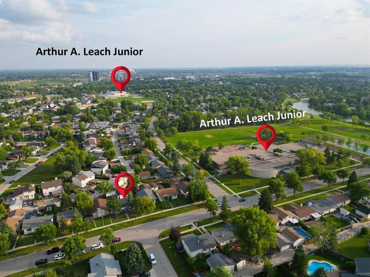 Property Photo:  1082 Chancellor Drive  MB R3T 4V4 