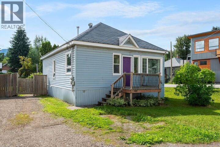 Property Photo: 402 6A Avenue BC V0B 1M0