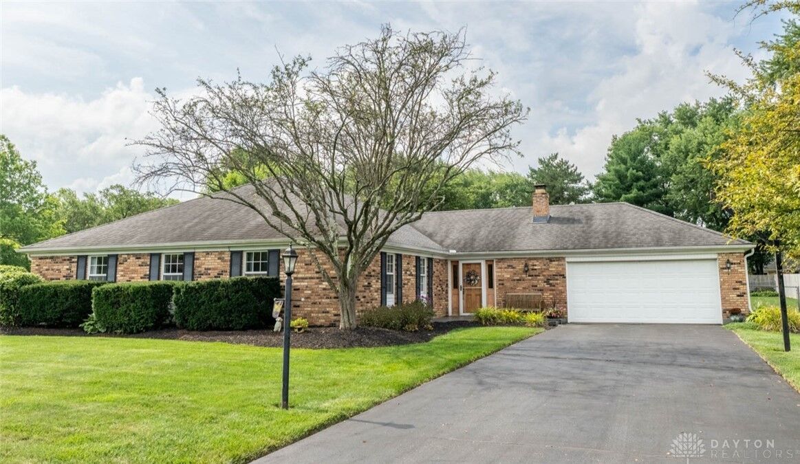 Property Photo: 1530 Lindenhurst Drive OH 45459