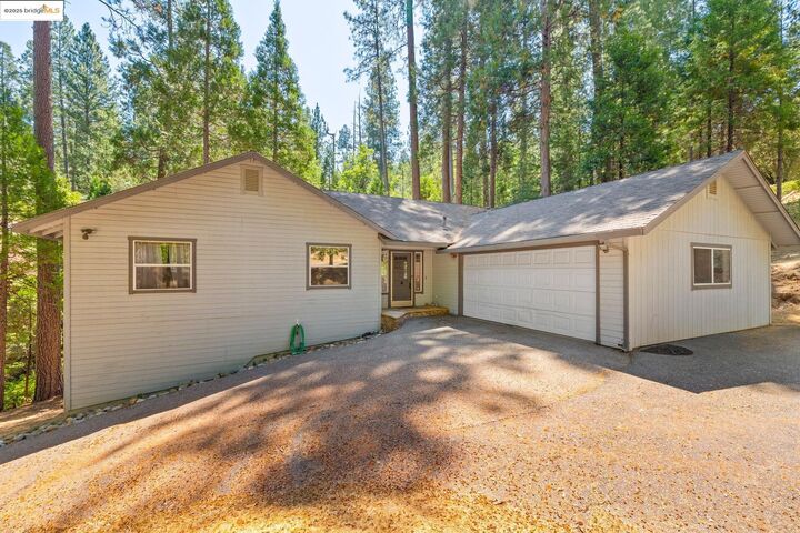 20055 Pine Mountain Drive  Groveland CA 95321 photo