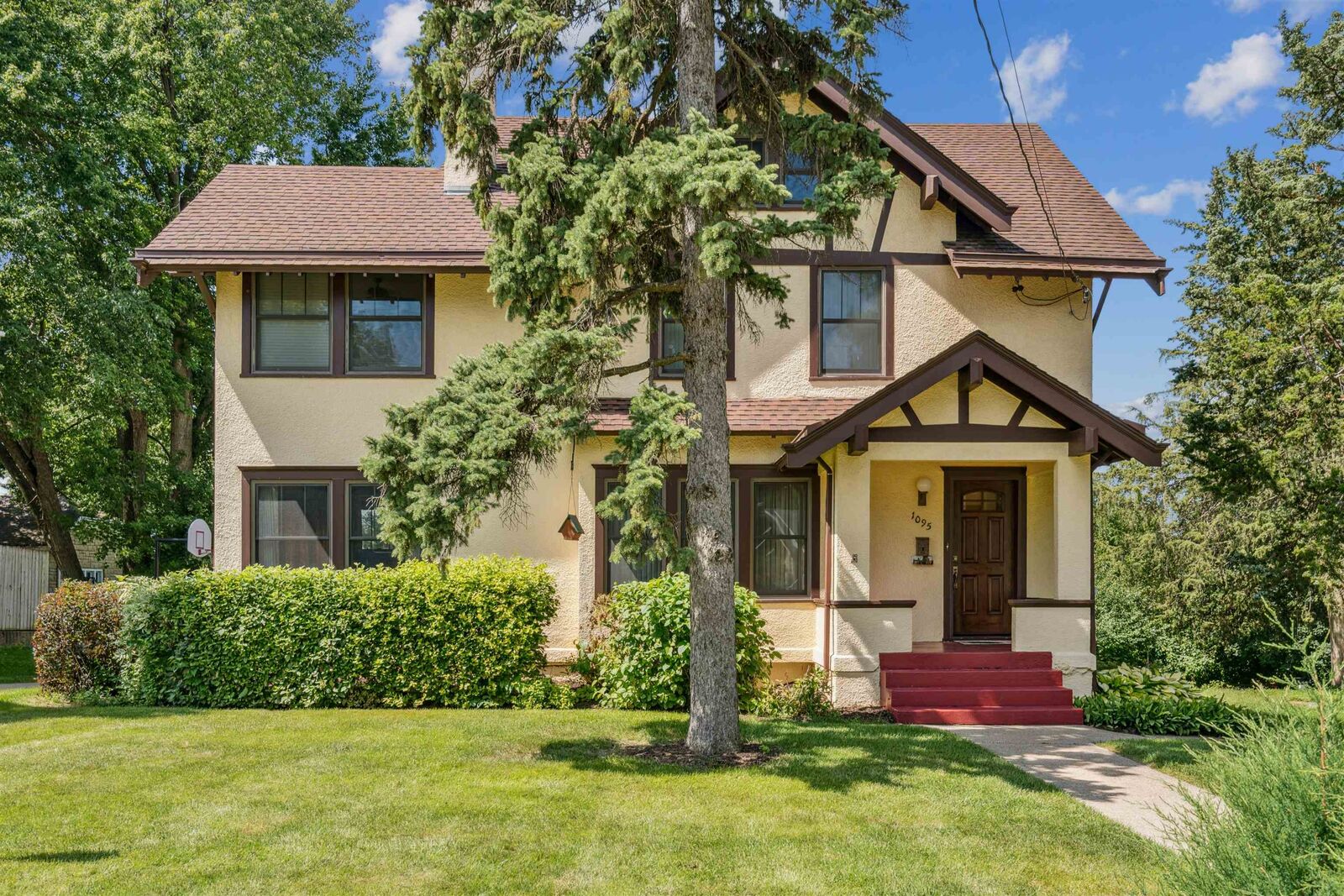 Property Photo: 1095 Mount Pleasant Street IA 52001