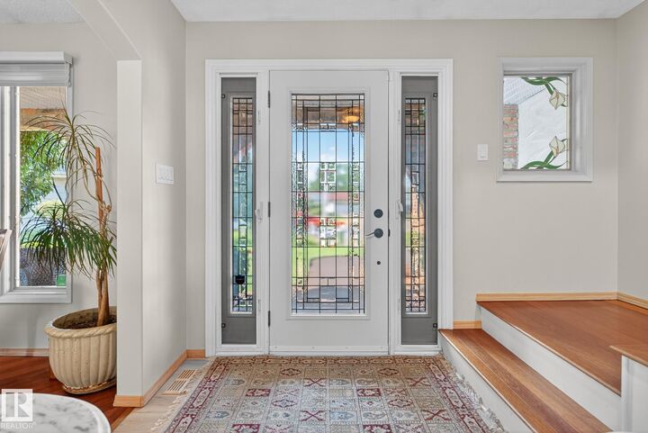 Photo de la propriété: 14708 58 Avenue NW AB T6H 4T2