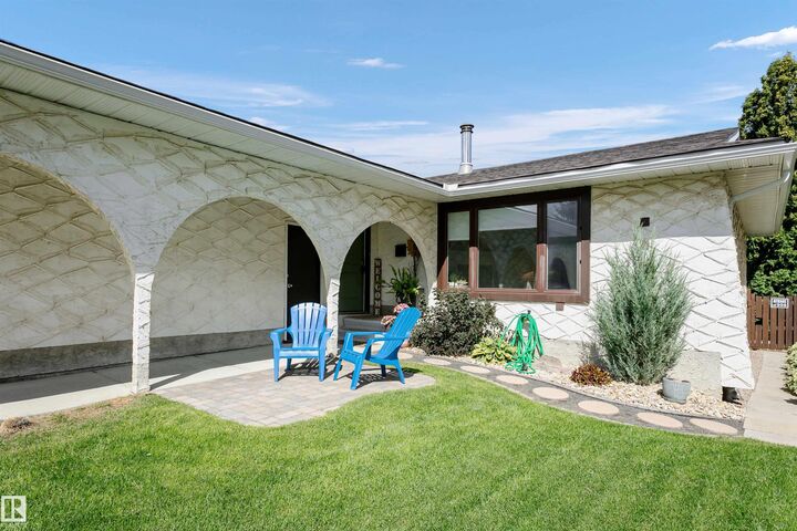 10944 34A Avenue NW  Edmonton AB T6J 2V1 photo