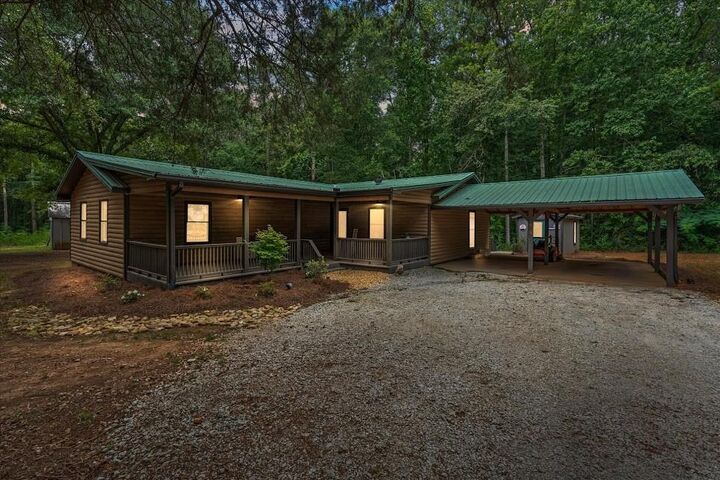 Property Photo: 315 Laurel Road GA 30117