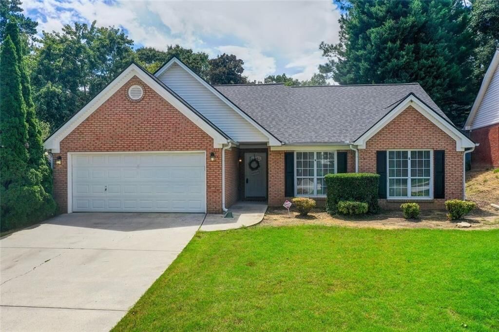 Property Photo: 2585 Freemans Walk Drive GA 30019