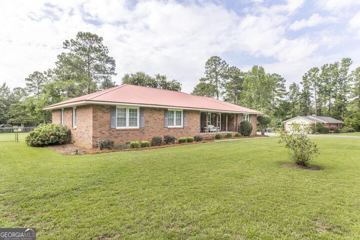 Property Photo:  401 Cloverdale Drive  GA 31021 