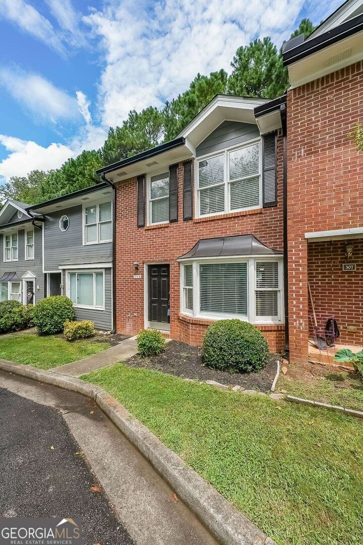 Property Photo: 306 Autumn Leaf Way GA 30093