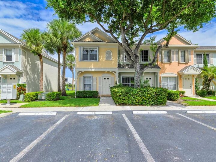 Property Photo:  219 Mallory Ct  FL 33326 