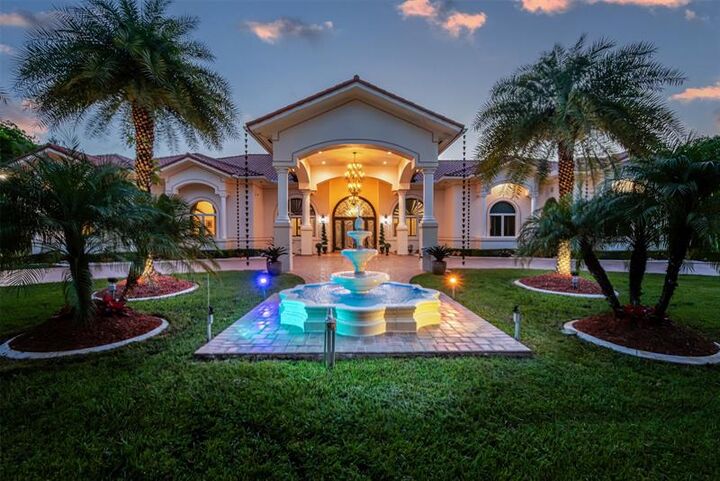 Property Photo:  5801 Estates Dr  FL 33330 