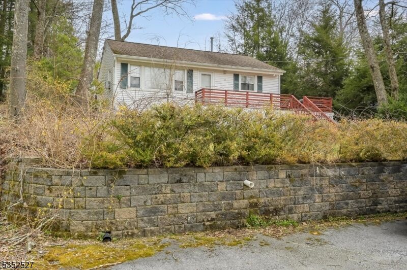 Property Photo:  16 Hampton Rd  NJ 07421 