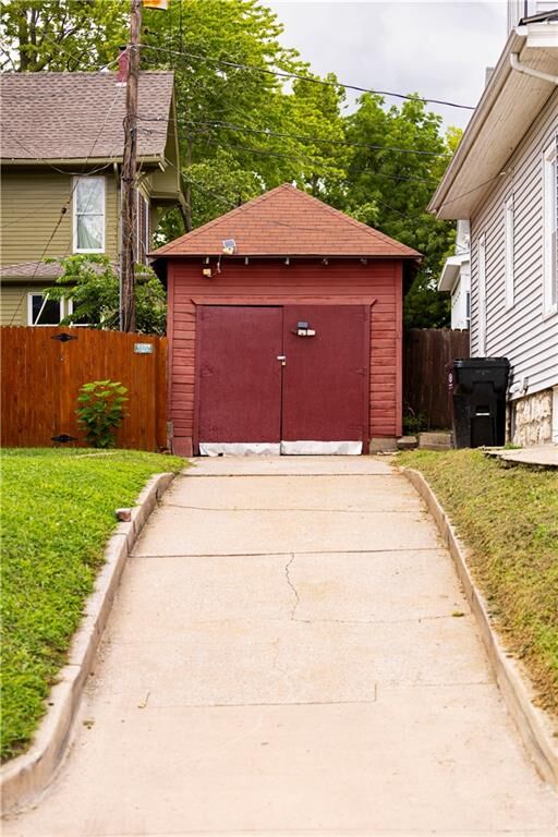 Property Photo: 622 W Lexington Avenue MO 64050