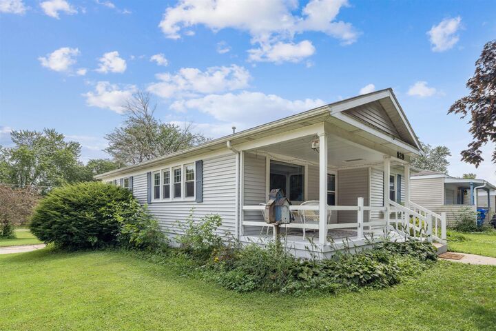 Property Photo:  829 2nd Ave NE  IA 50662 