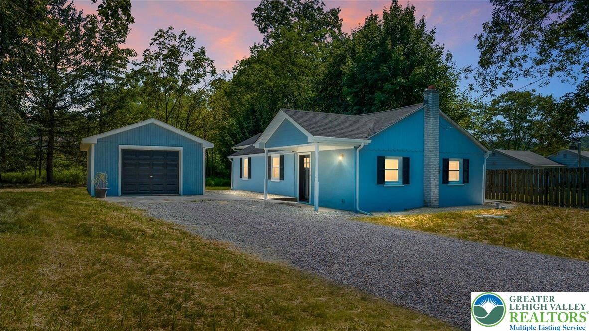 Property Photo:  538 Walnut  PA 18067 