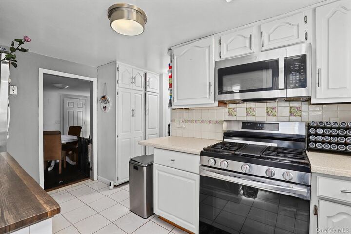 Property Photo:  10 Kenton Road  NY 12563 