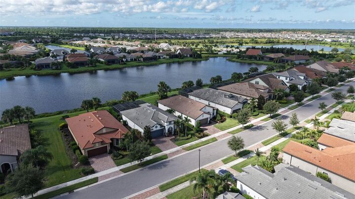 Property Photo:  5741 Bay Pine Way  FL 34238 