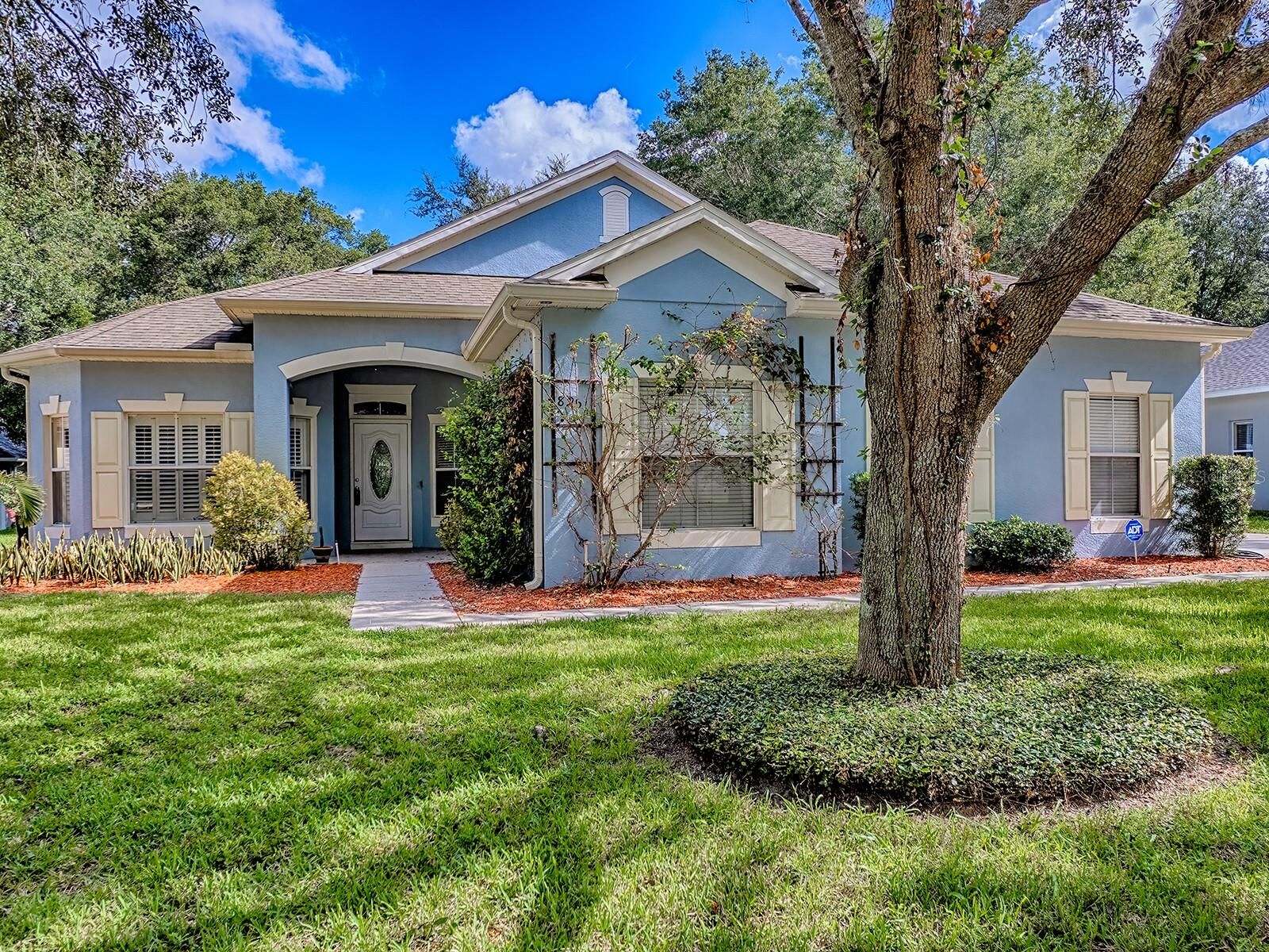 Property Photo: 895 Silvertip Road FL 32712