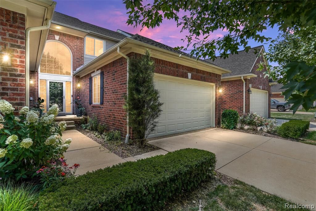Property Photo:  2156 Austin Drive  MI 48316 2813 