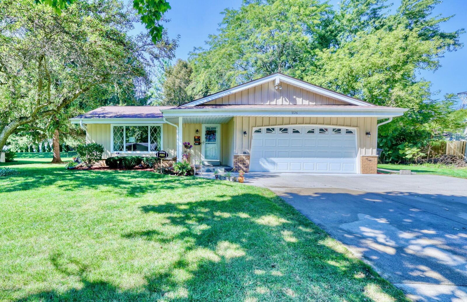 Property Photo: 5726 W Cascade Dr WI 53132