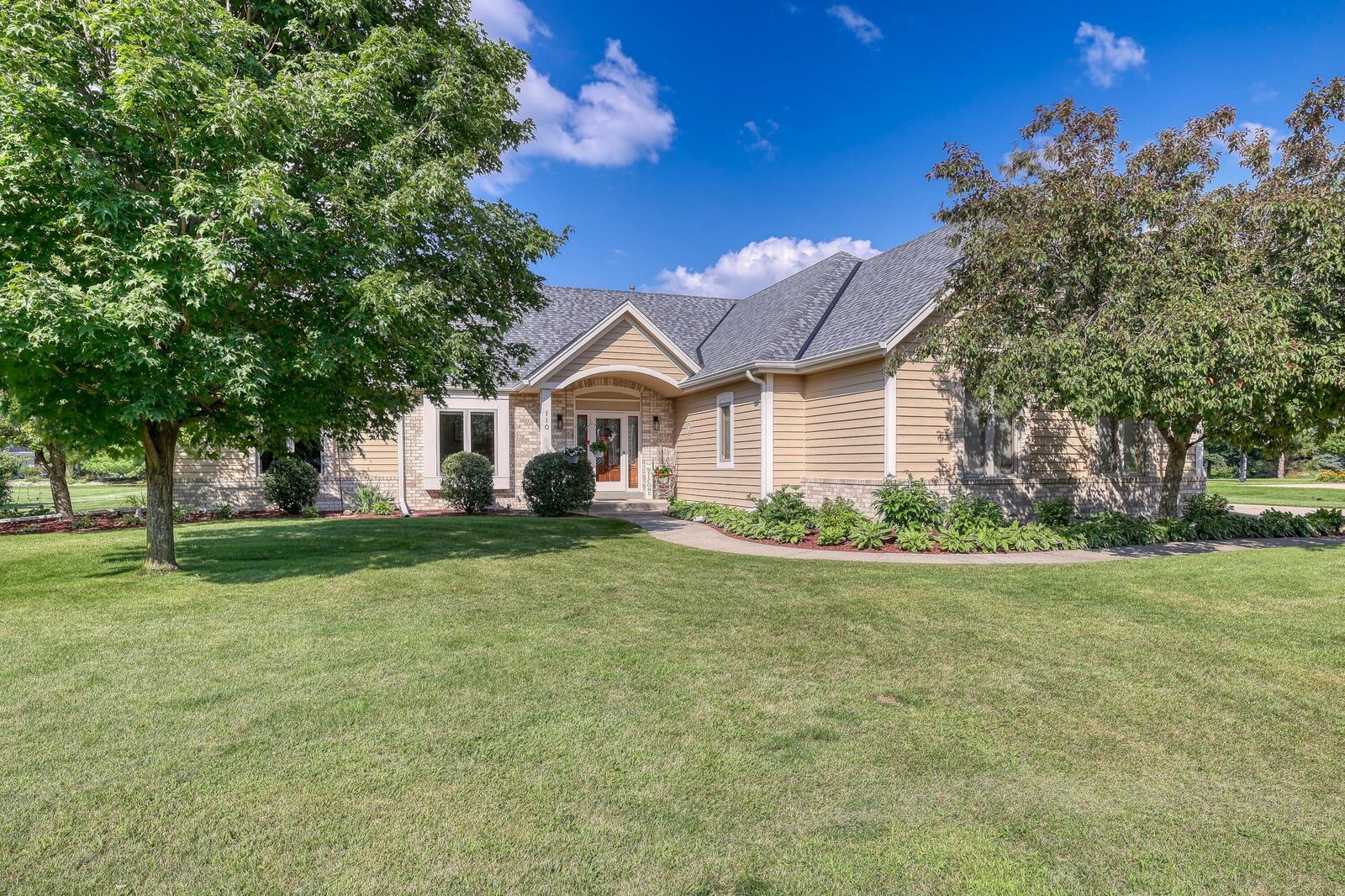 Property Photo:  110 Long Meadow Dr  WI 53029 