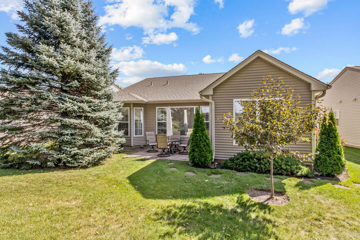 Property Photo: 11341 Greenway Drive IL 60142