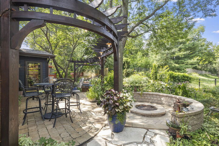 Property Photo:  5816 Raintree Lane  IL 60559 