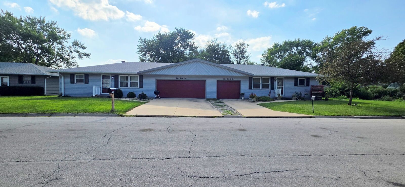 Property Photo: 429-431 Bisaillon Drive IL 60914