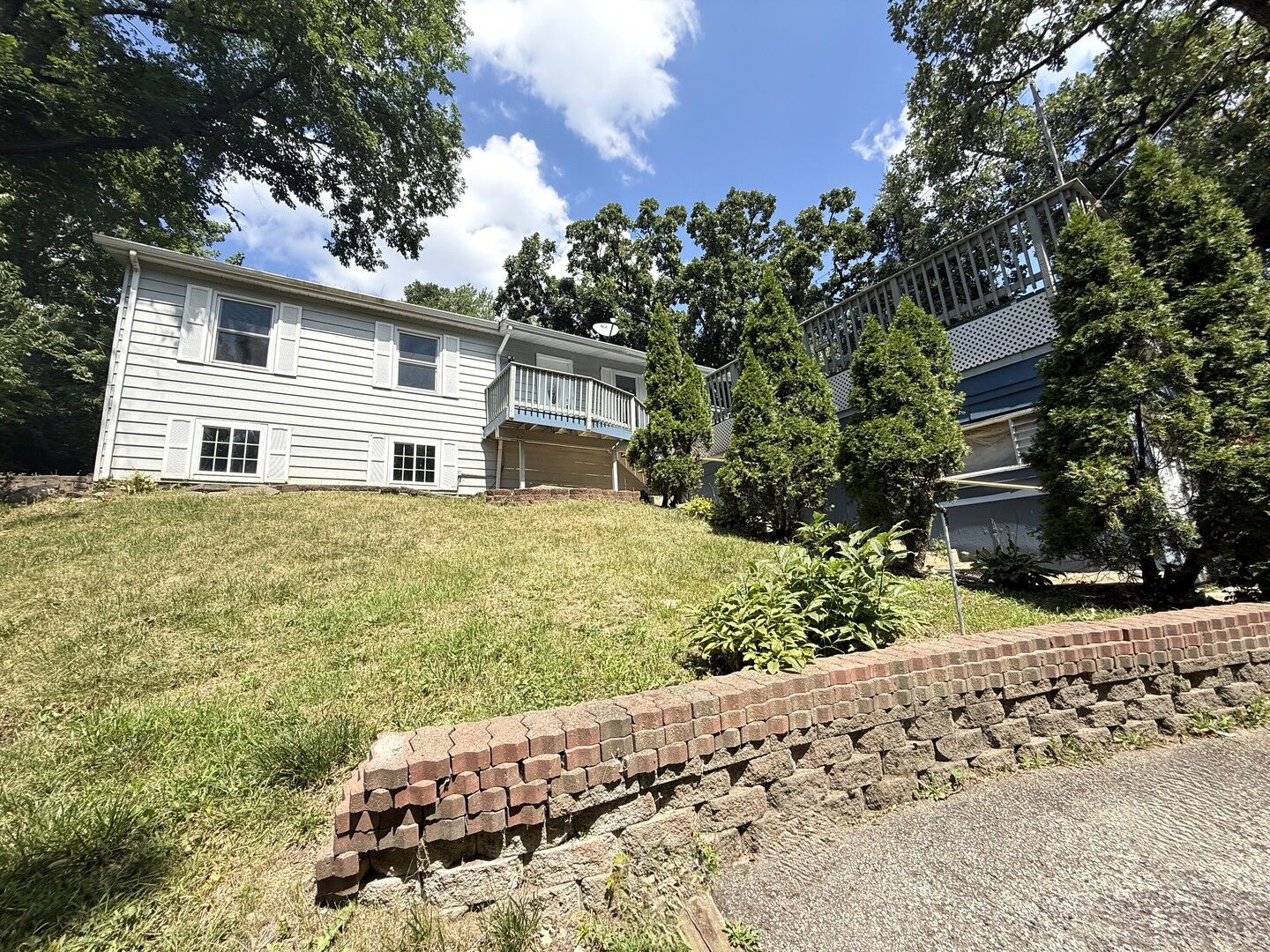 Property Photo:  541 Blackhawk Drive  IL 60156