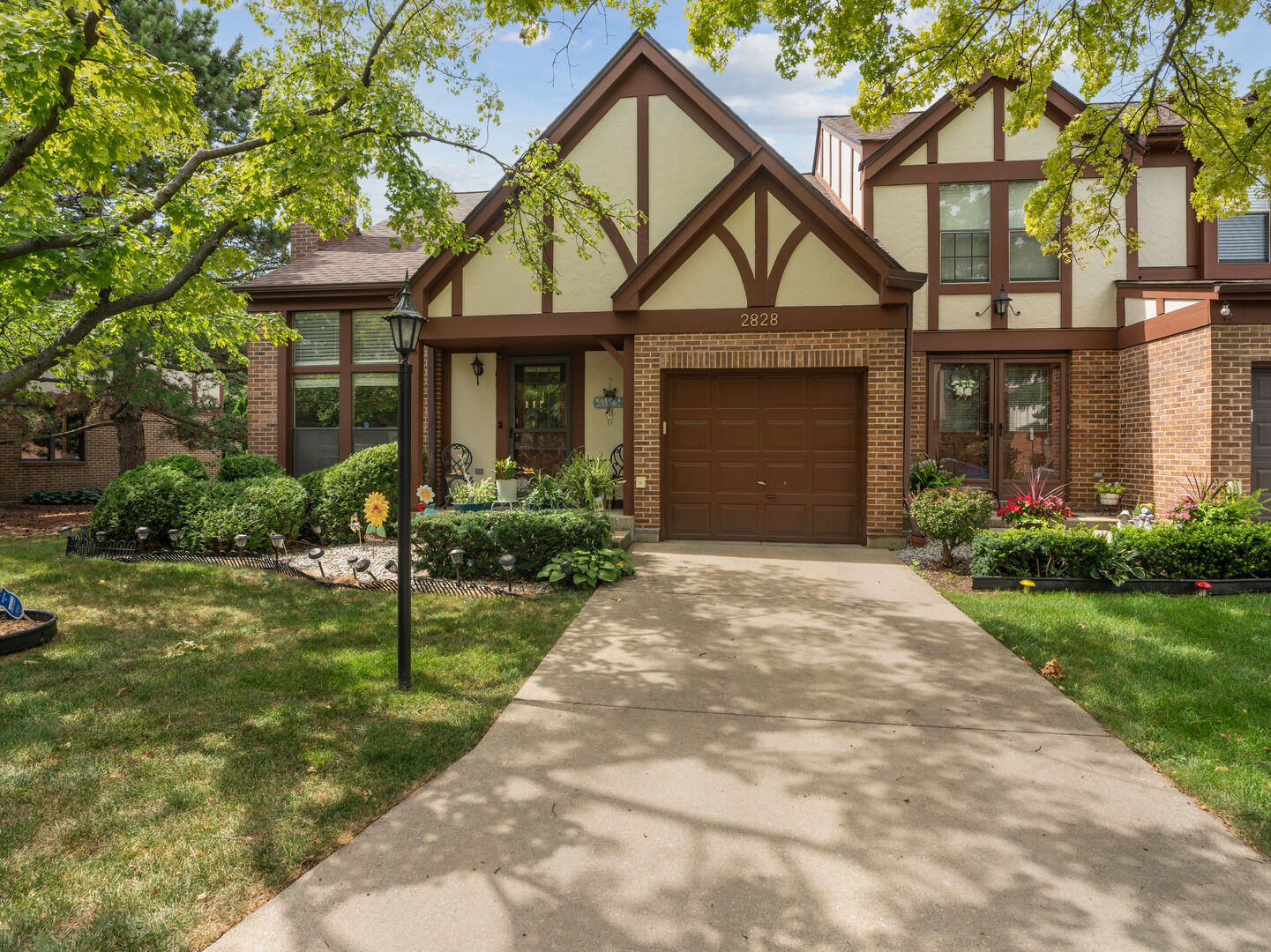 Property Photo: 2828 Brighton Court IL 60154