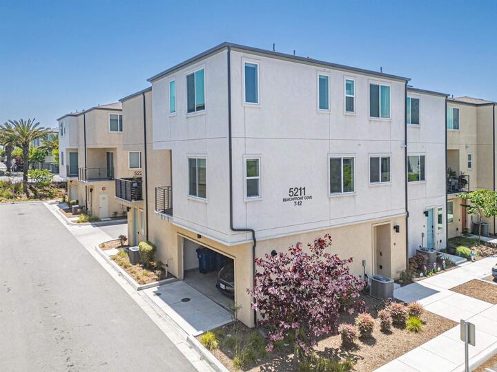 Property Photo: 5211 Beachfront Cove 12 CA 92154