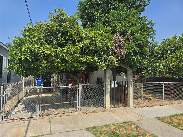 Property Photo:  317 Gifford Avenue  CA 90063 