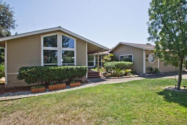 Property Photo: 2980 Calido Court CA 95682