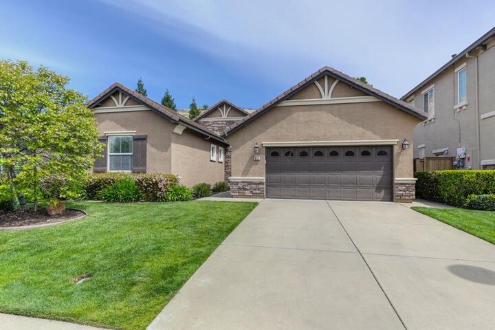 Property Photo: 975 Hildebrand Circle CA 95630