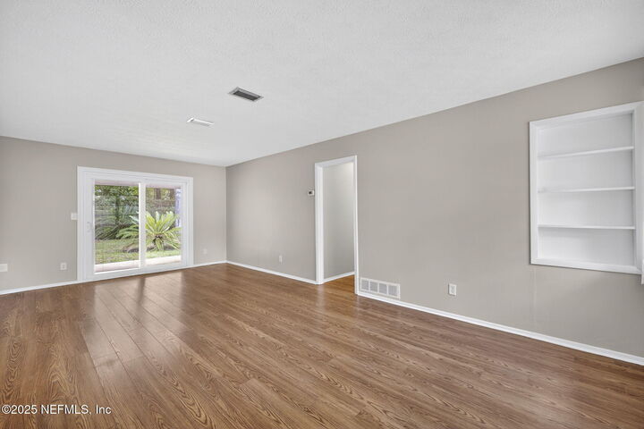 Property Photo: 6414 Lucente Drive FL 32210