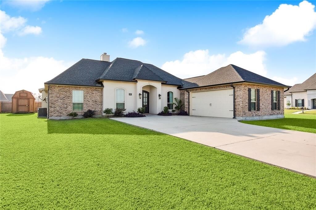 Property Photo: 1057 N Millet Drive LA 70052