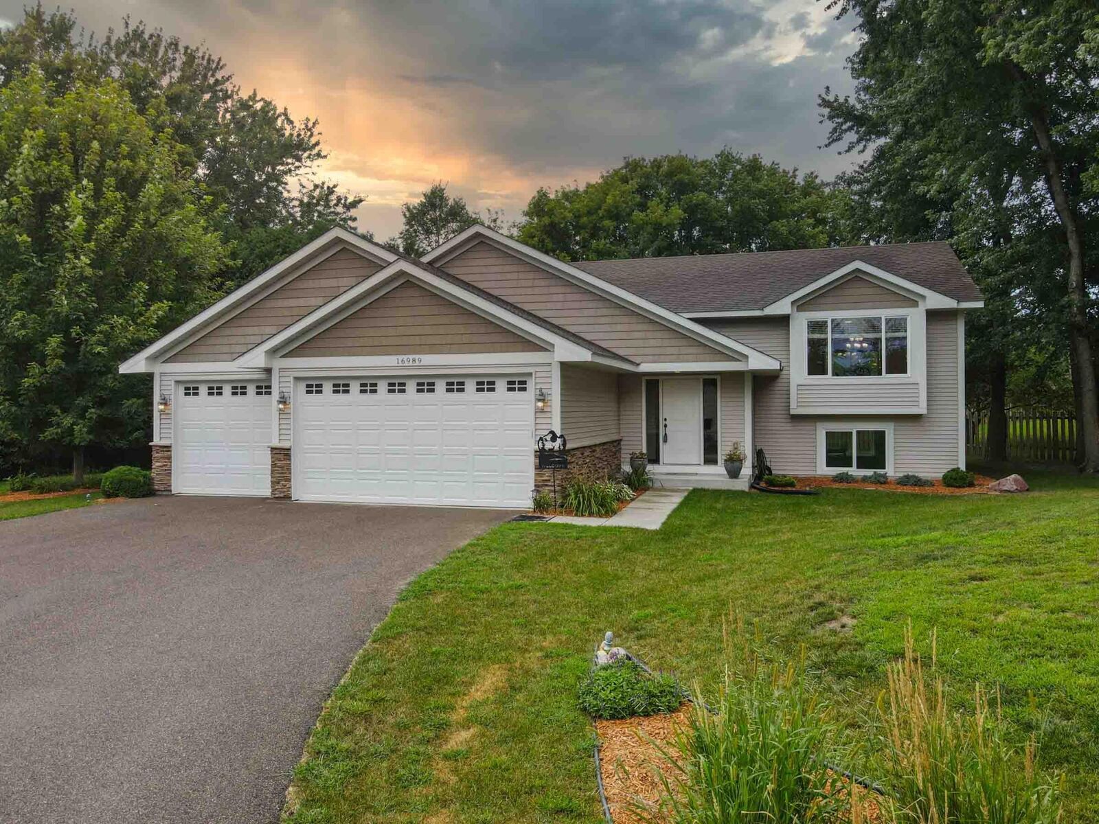 Property Photo: 16989 W Side Drive MN 55372