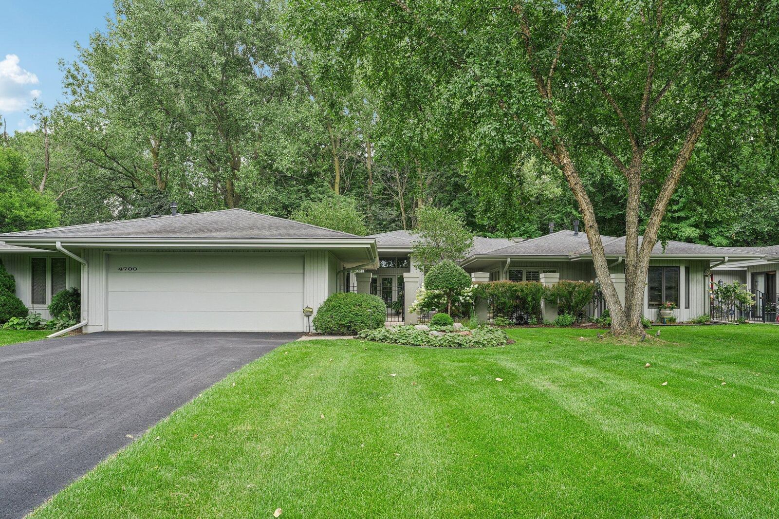 Property Photo:  4730 Regents Walk  MN 55331 
