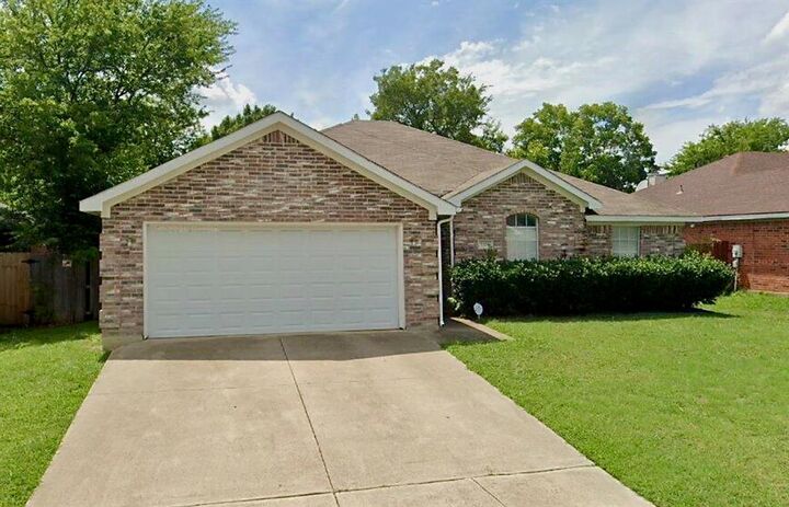 Property Photo: 7321 Briarwyck Court TX 76137