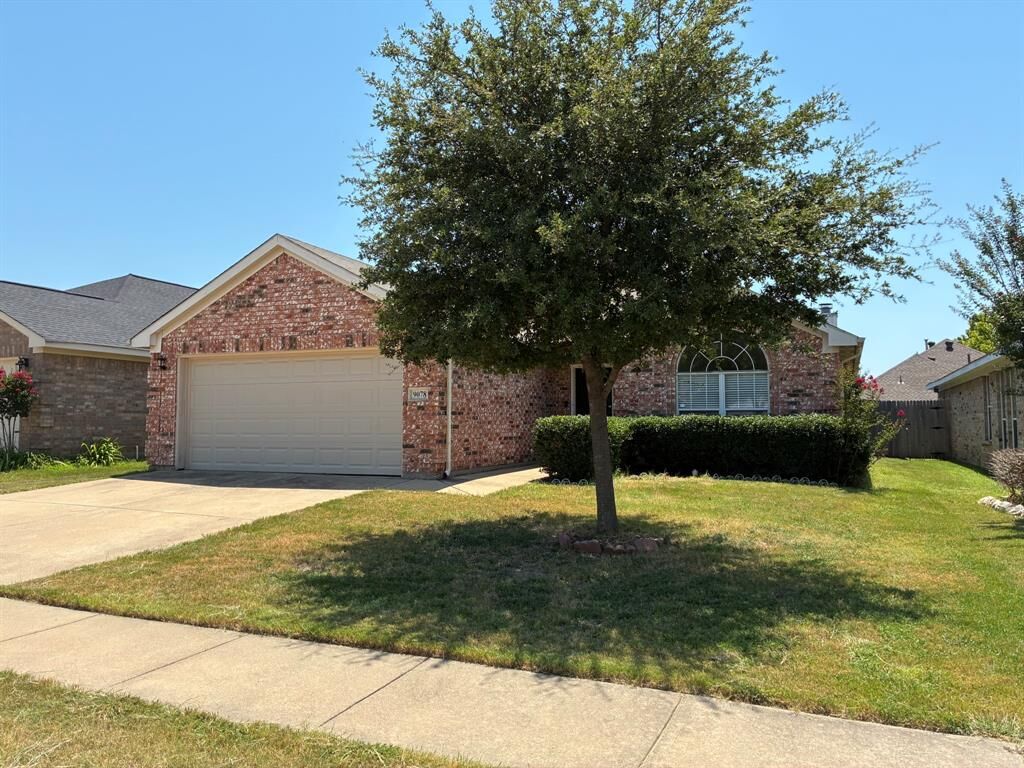 Property Photo: 9078 Rushing River Drive TX 76118