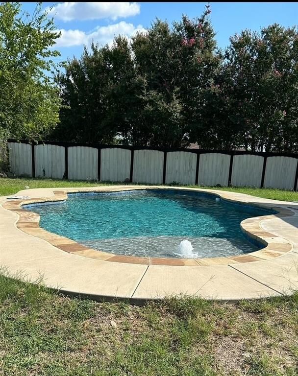 Property Photo: 106 S Clark Road TX 75116