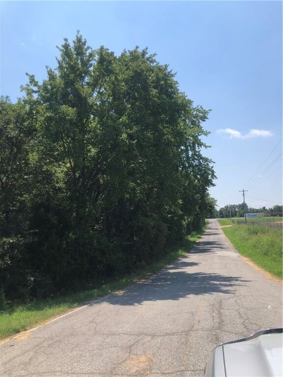 Property Photo: 412 W US Highway OK 7474338