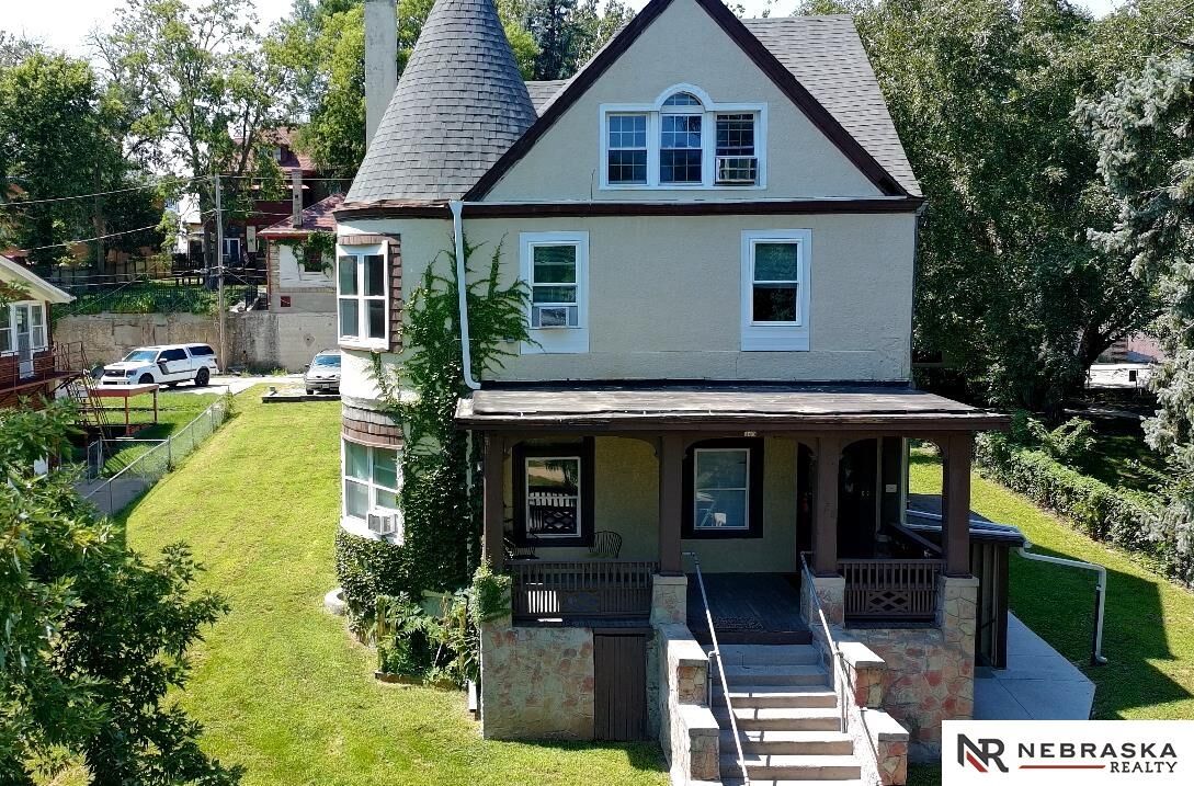 Property Photo: 138 N 38th Avenue NE 68131