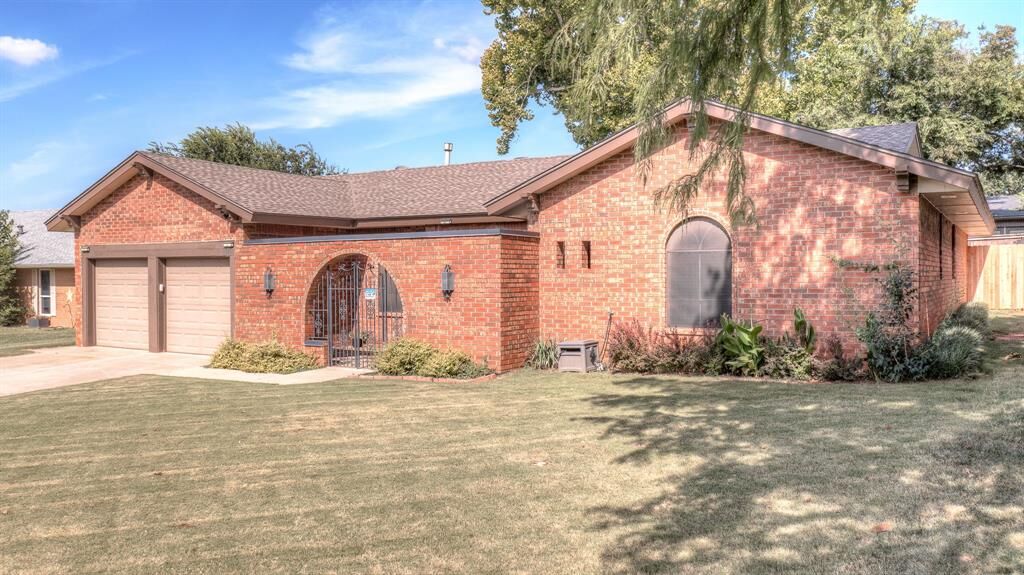 Property Photo:  10216 Eastlake Drive  OK 73162 