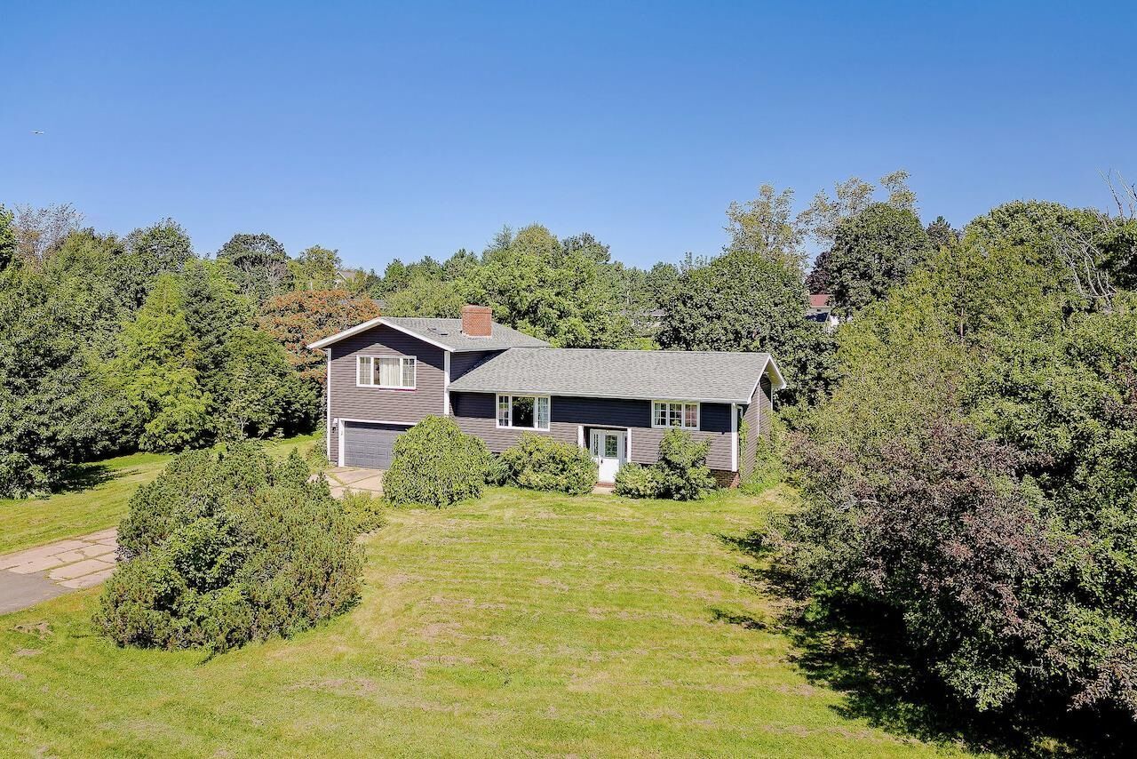 Property Photo: 37 Chelsey Circle PE C1E 1E9