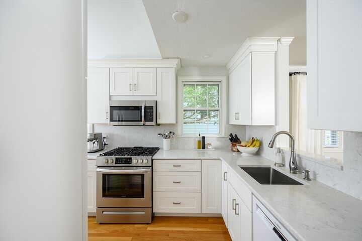 Property Photo:  5 Adams Ct 5  MA 02043 