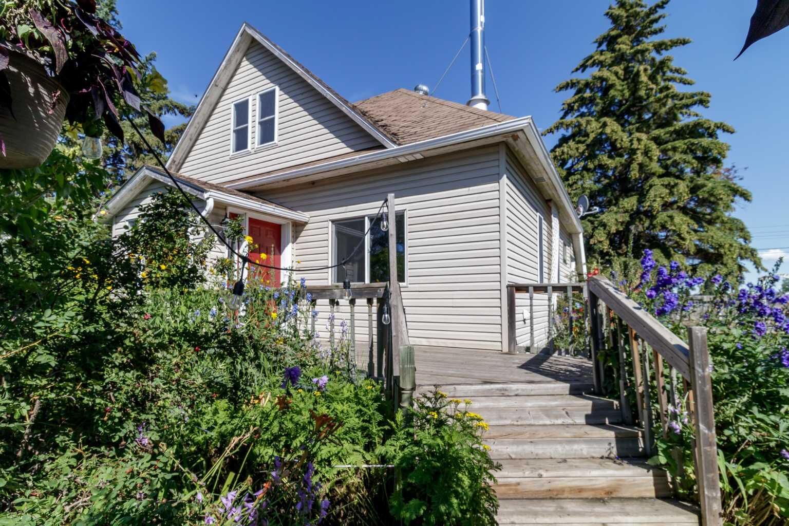 Property Photo:  1321 Flemming Avenue  AB T0M 1R0 