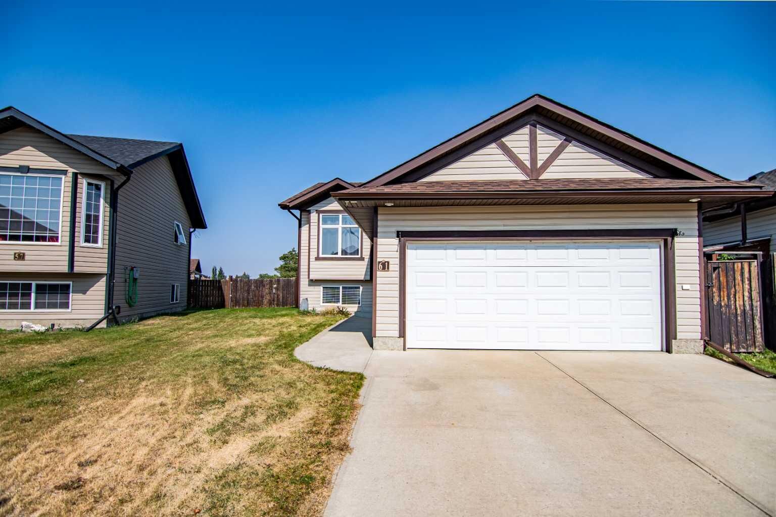 Property Photo:  61 Mann Drive  AB T0M 1R0 