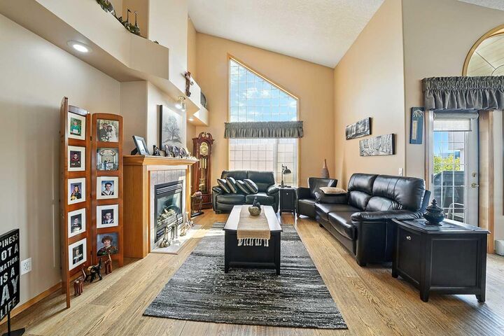 Property Photo: 4805 45 Street 404 AB T4N 7A9
