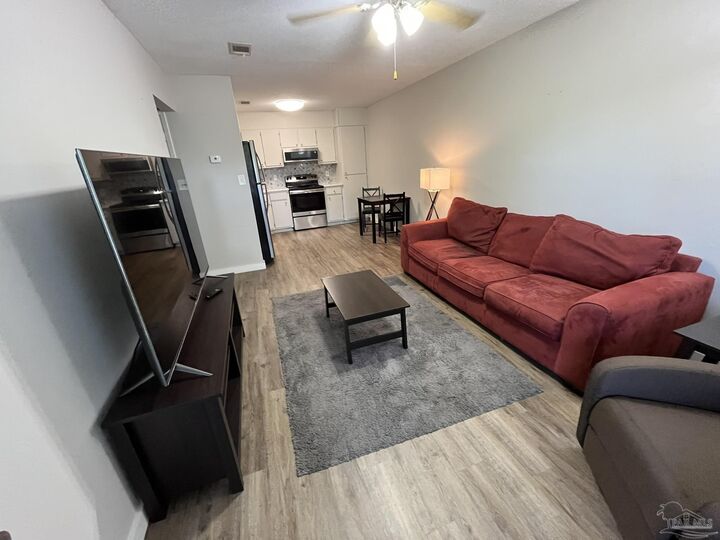 Property Photo: 1271 Redwood Ln 230 E FL 32563
